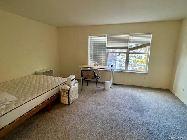 Building Photo - 51 Deer Ct Dr