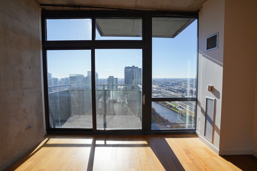 Building Photo - 235 W Van Buren St