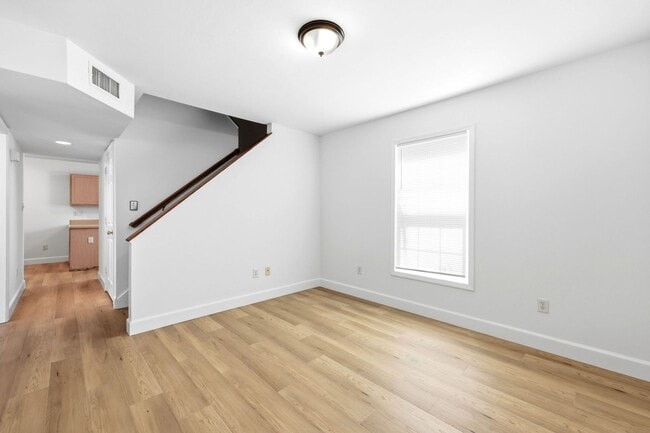 Building Photo - 3 Bedroom 2.5 Bathroom 1 car garage Single Family Home