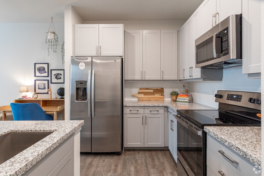 1 BR, 1 BA - 725 SF - Bellrock Memorial