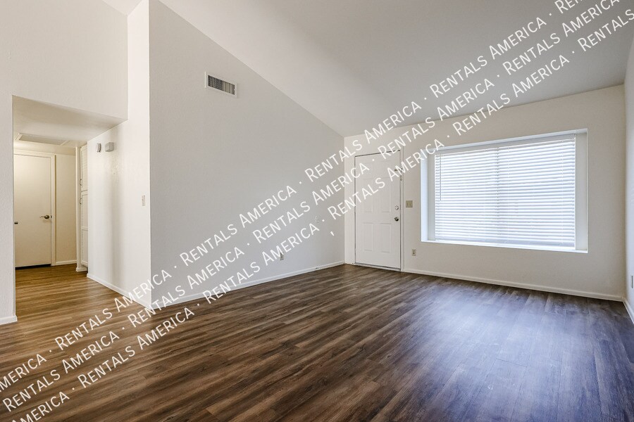 Building Photo - 1055 N Recker Rd