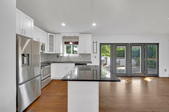 Building Photo - 90 Village Ln