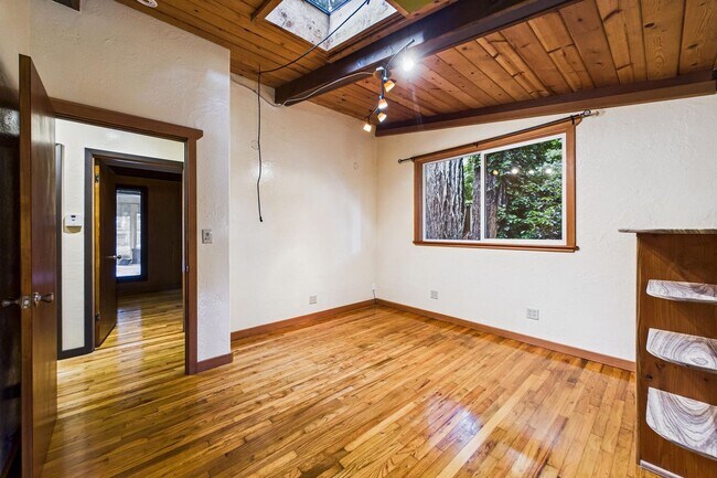 Building Photo - 2910 Greenbriar Ln