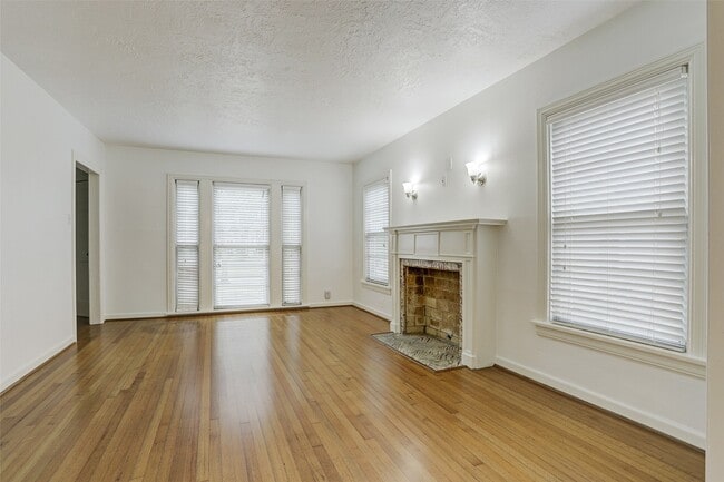 Building Photo - 3514 Plumb St