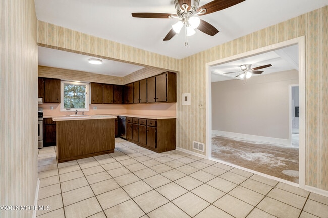 Building Photo - 429 Lake Ave