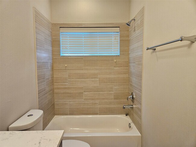 Building Photo - 2621 Hutchins St