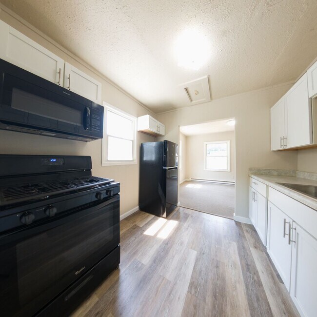 Building Photo - Updated 2 bedroom 1 bathroom home