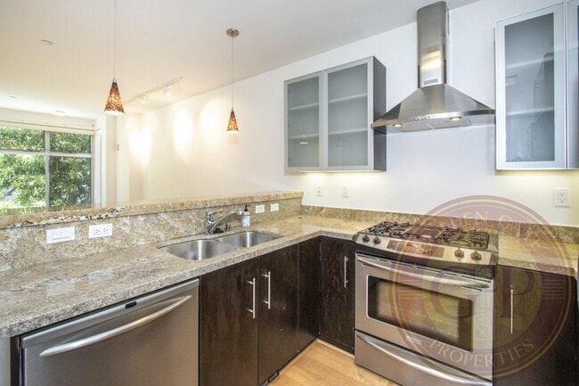 Building Photo - SoMa - 1 BR, 1 BA Condo 569 Sq. Ft. - 3D Virtual Tour, Parking Included