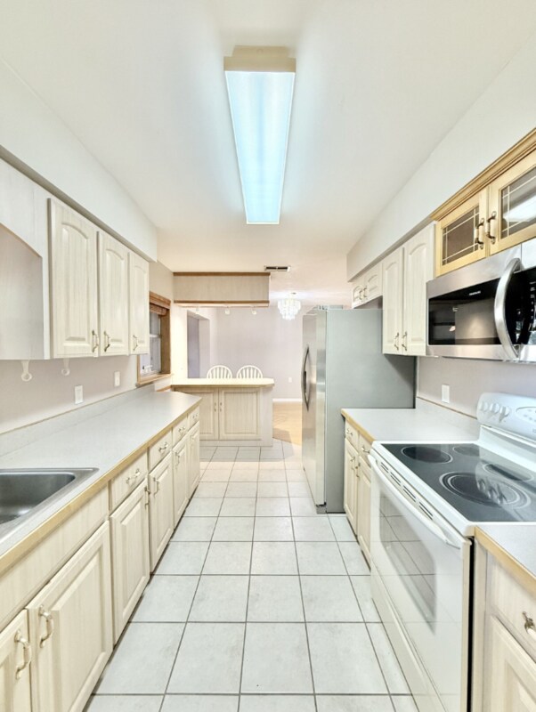 Building Photo - 213 6th Ave NW