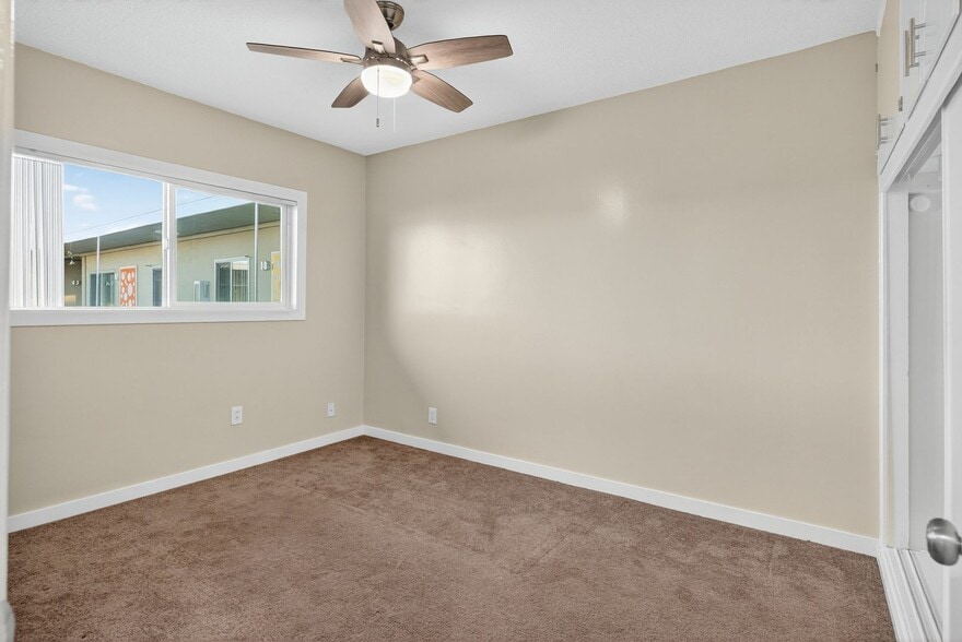 Building Photo - 210 E 29th St