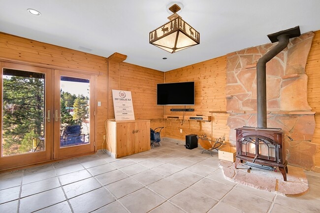 Building Photo - 28195 Cragmont Dr