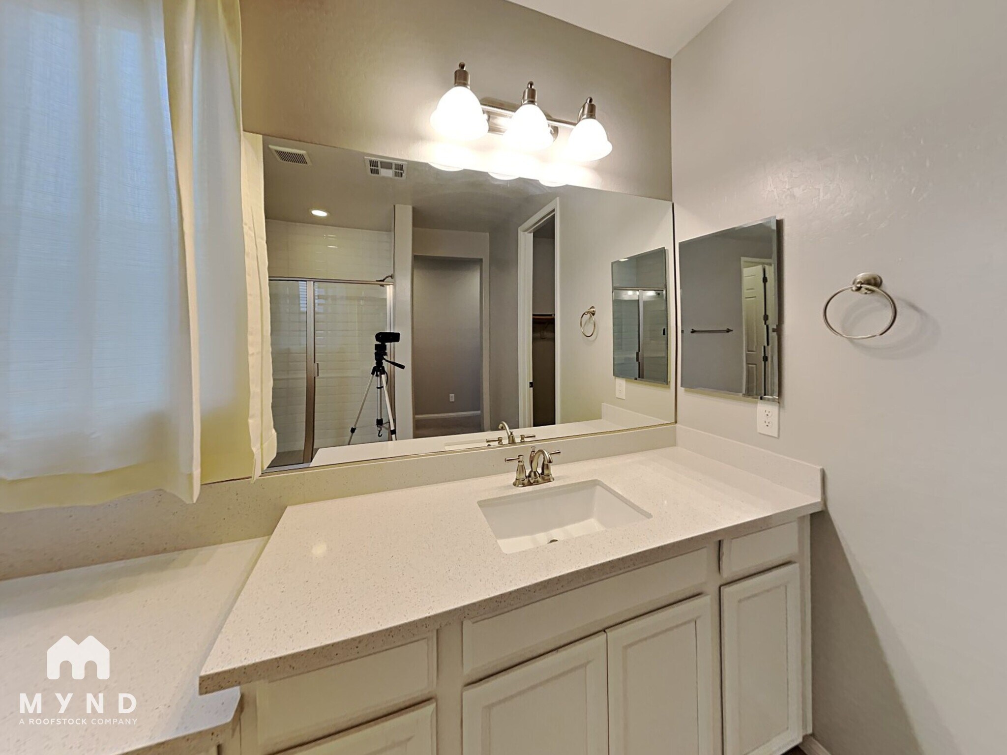 Building Photo - 4631 Roger River Ave