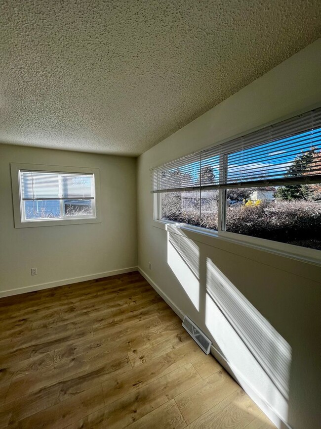 Building Photo - Fully Renovated 4-Bedroom Home, Plus an Office & Two Living/Family Rooms in Prime Bozeman Location