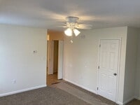 Building Photo - Single Level 2 Bed Apartment with Garage