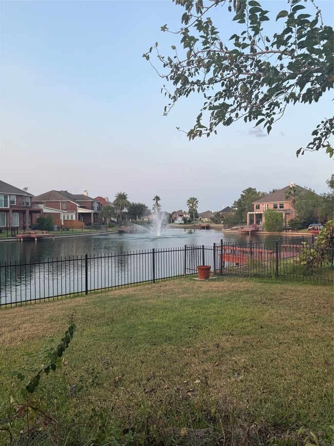 Building Photo - 12022 Miramar Shores Dr