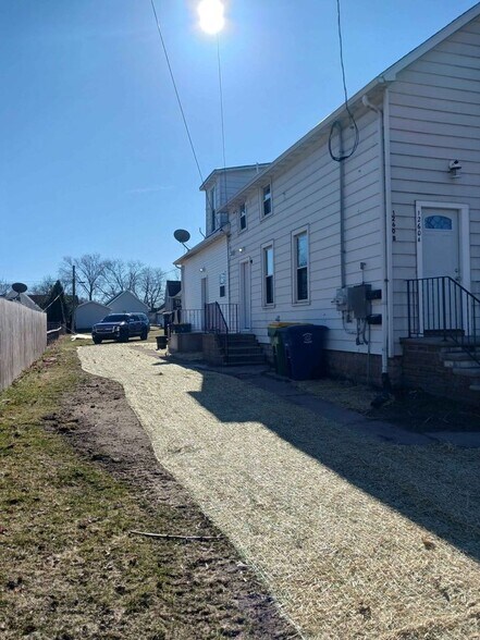 Building Photo - 1260 Day St