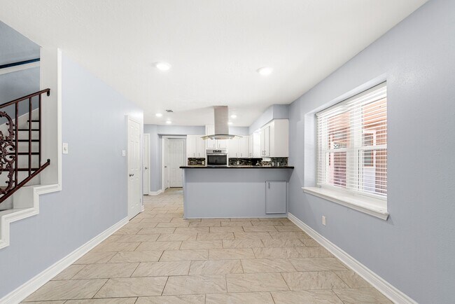 Building Photo - 1103 Manatee Ln