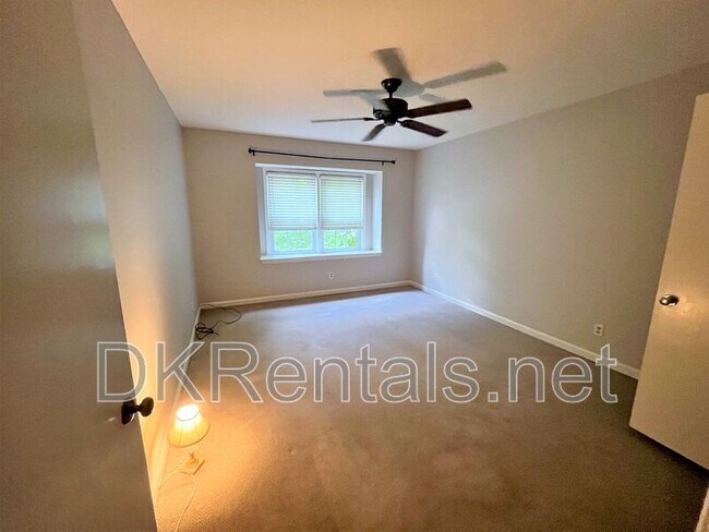 Building Photo - 82 Montre Square NW