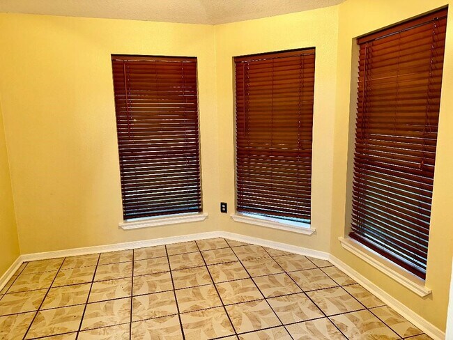 Building Photo - 1375 Hitchin Ln