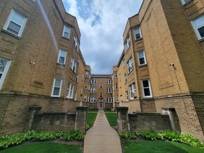 Building Photo - 6416 N Richmond St