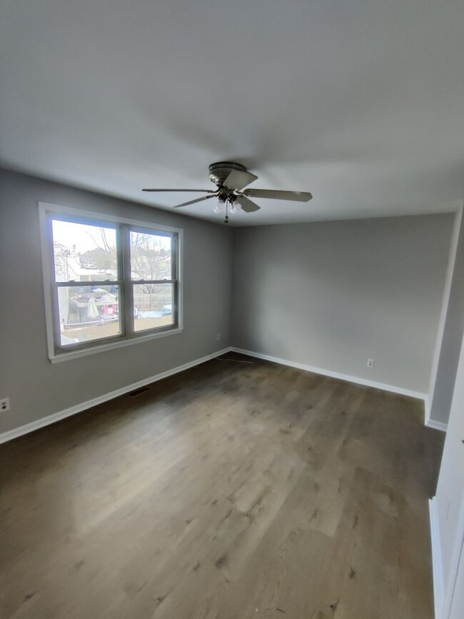 Building Photo - Spacious 3 Bedroom 2.5 Bath Townhome for RENT