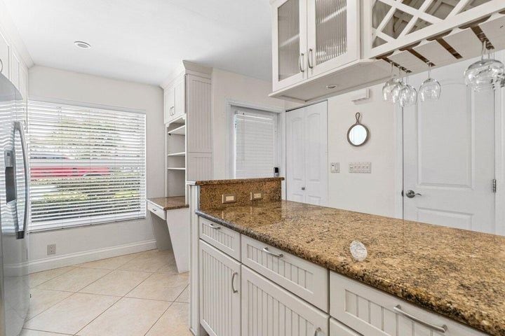 Building Photo - 842 SE 19th Ave