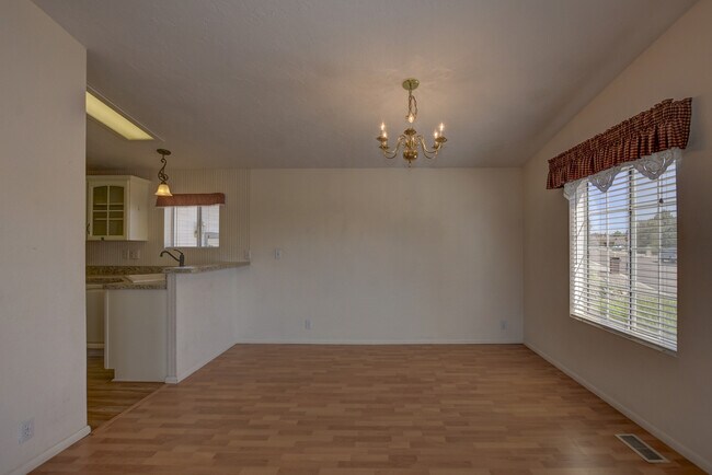 Building Photo - Beautiful 3 Bedroom in Vista Del Lago!