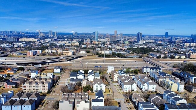 Building Photo - 3409 Hutchins St