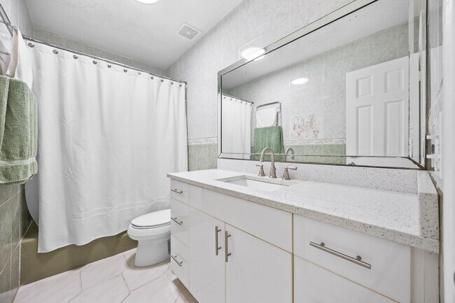 Building Photo - 1742 W Terrace Dr