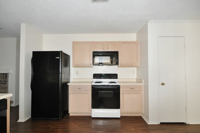 Building Photo - 2971 Celian Dr