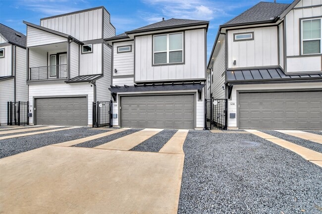 Building Photo - 119 E 43rd St