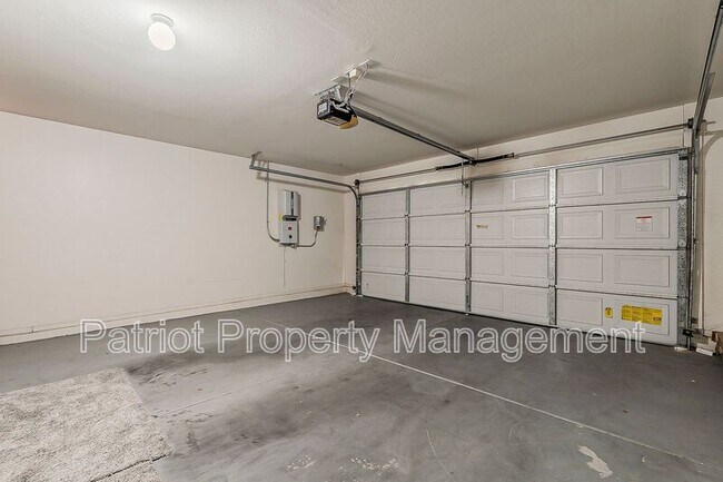Building Photo - 13930 W Country Gables Dr