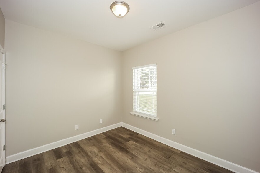 Building Photo - 5179 Howell Ct
