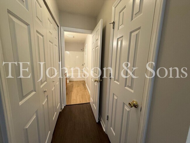 Building Photo - 3355 Kensington Pl