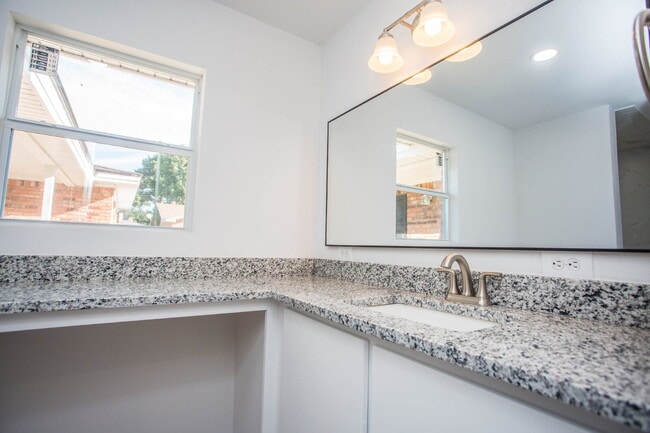 Building Photo - Short-Term Lease!