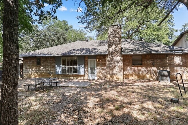Building Photo - 2306 Smokerise Dr