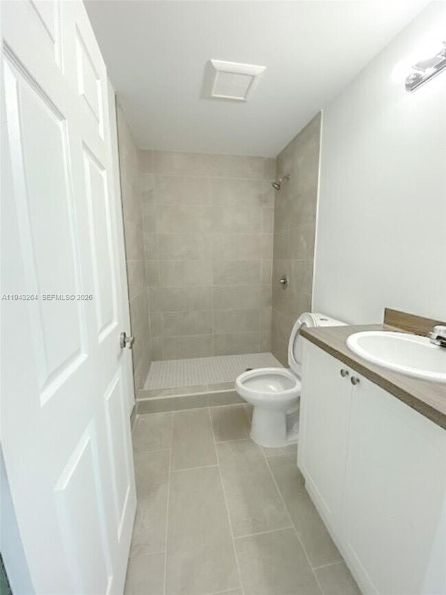 Building Photo - 715 N 59th Ave