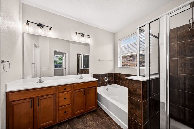 Building Photo - 7915 Cenote Dr