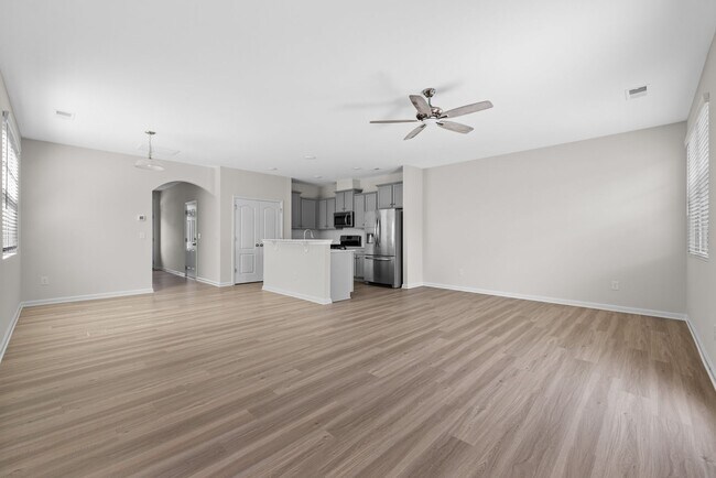 Building Photo - Beautiful 3 bed, 2.5 bath townhome in The ...