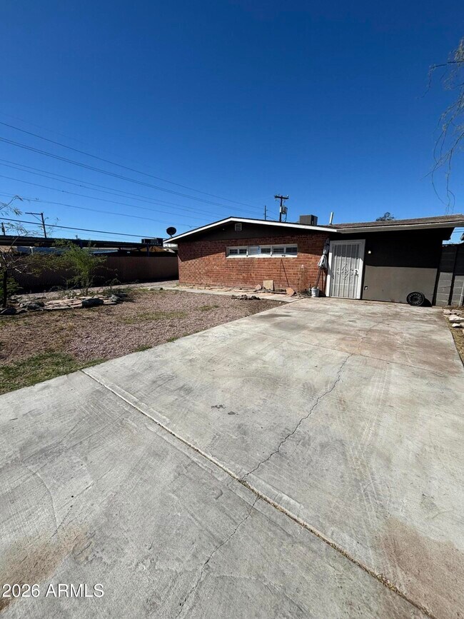 Building Photo - 9406 N 5th Ave