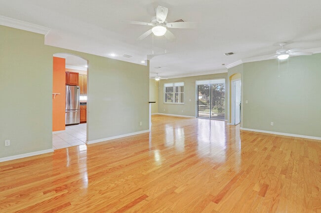 Building Photo - 595 Waverly Cir