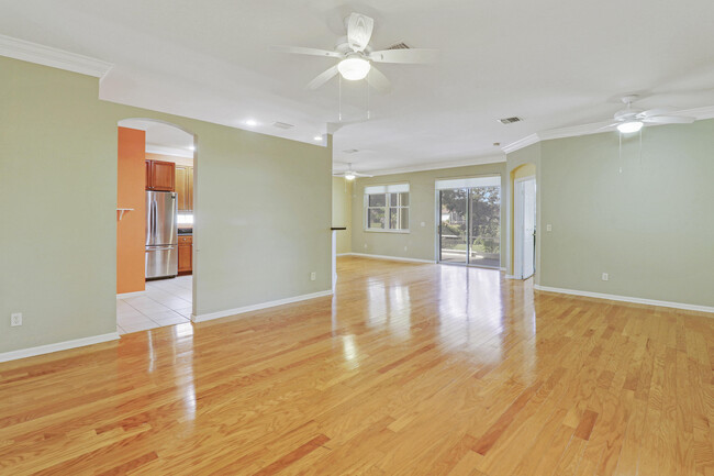 Building Photo - 595 Waverly Cir