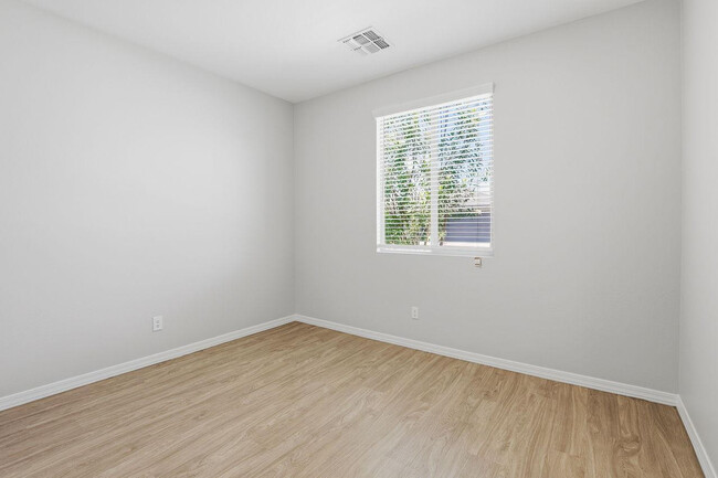 Building Photo - 9319 E Sector Dr