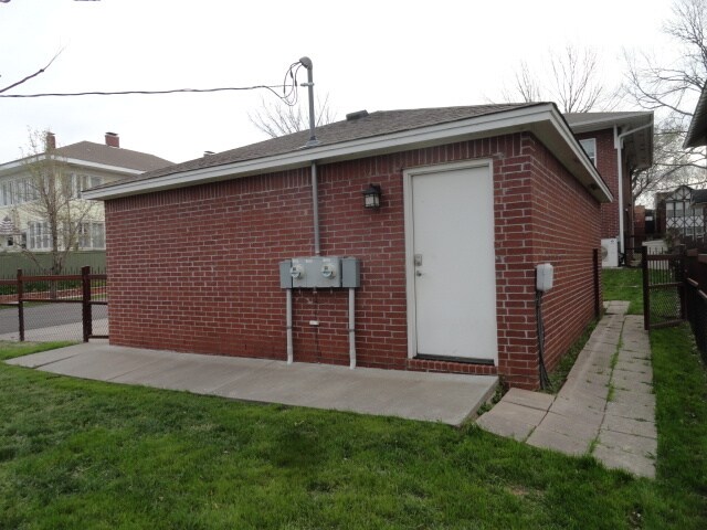 Building Photo - 1026 N Denver Ave