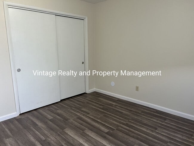 Building Photo - Back On The Rental Market Update 3 Bedroom Home With A Swimming Pool!!!