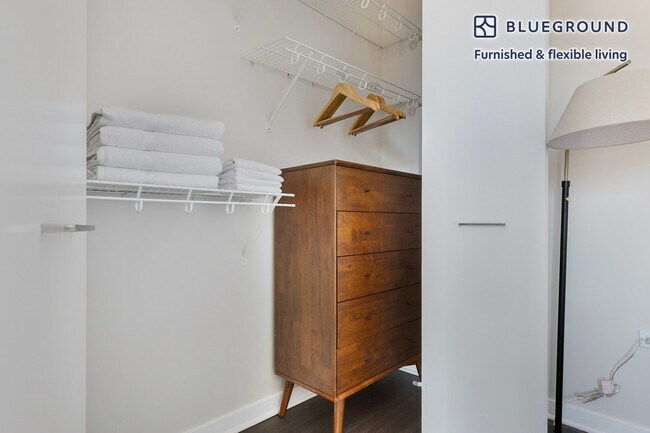 Building Photo - 730 W Couch Pl