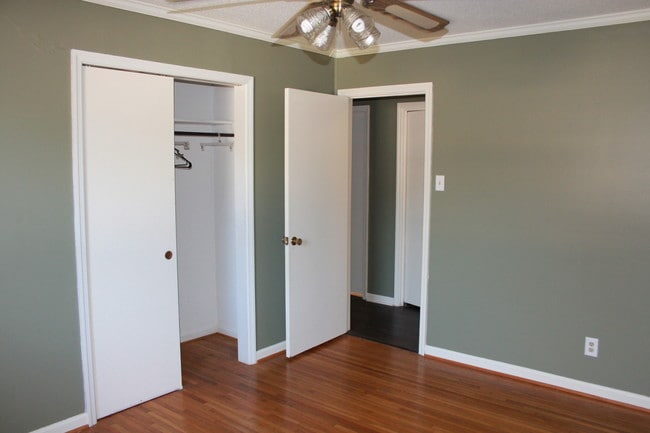 Building Photo - 802 Parrish St