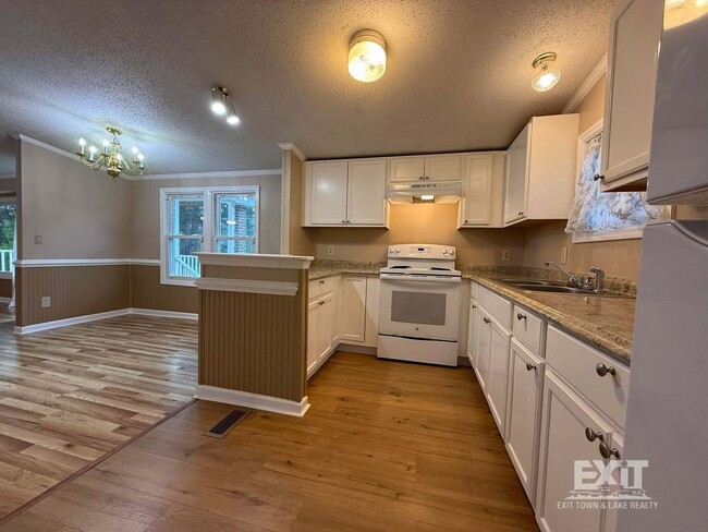 Building Photo - 3 Bedroom, 2 Bathroom Home in a Beautiful Country Setting