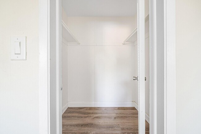 Building Photo - 2455 NE 51st St