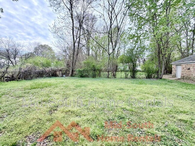 Building Photo - 1603 Delano Ave